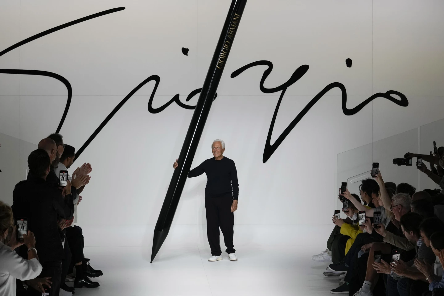 The late Italian fashion designer Giorgio Armani instructs heirs to sell stakes in his empire